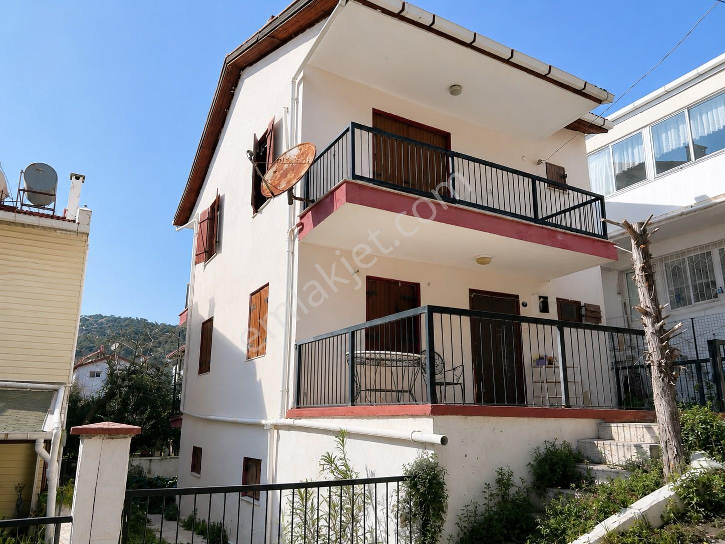 İzmir Menderes Ahmetbeyli Mah Maydonoz Koyunda Satılık Geniş Aileler İçin Satılık Villa