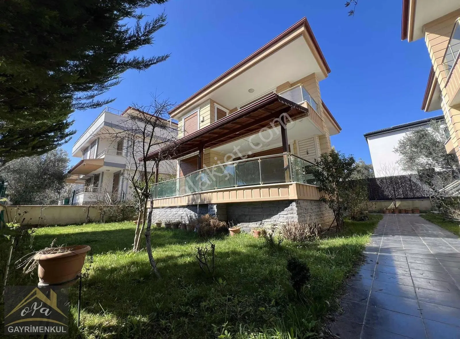 Akçay Oya Gayrimenkul'den Fenerde 3+1 Denize 400m Müstakil Villa