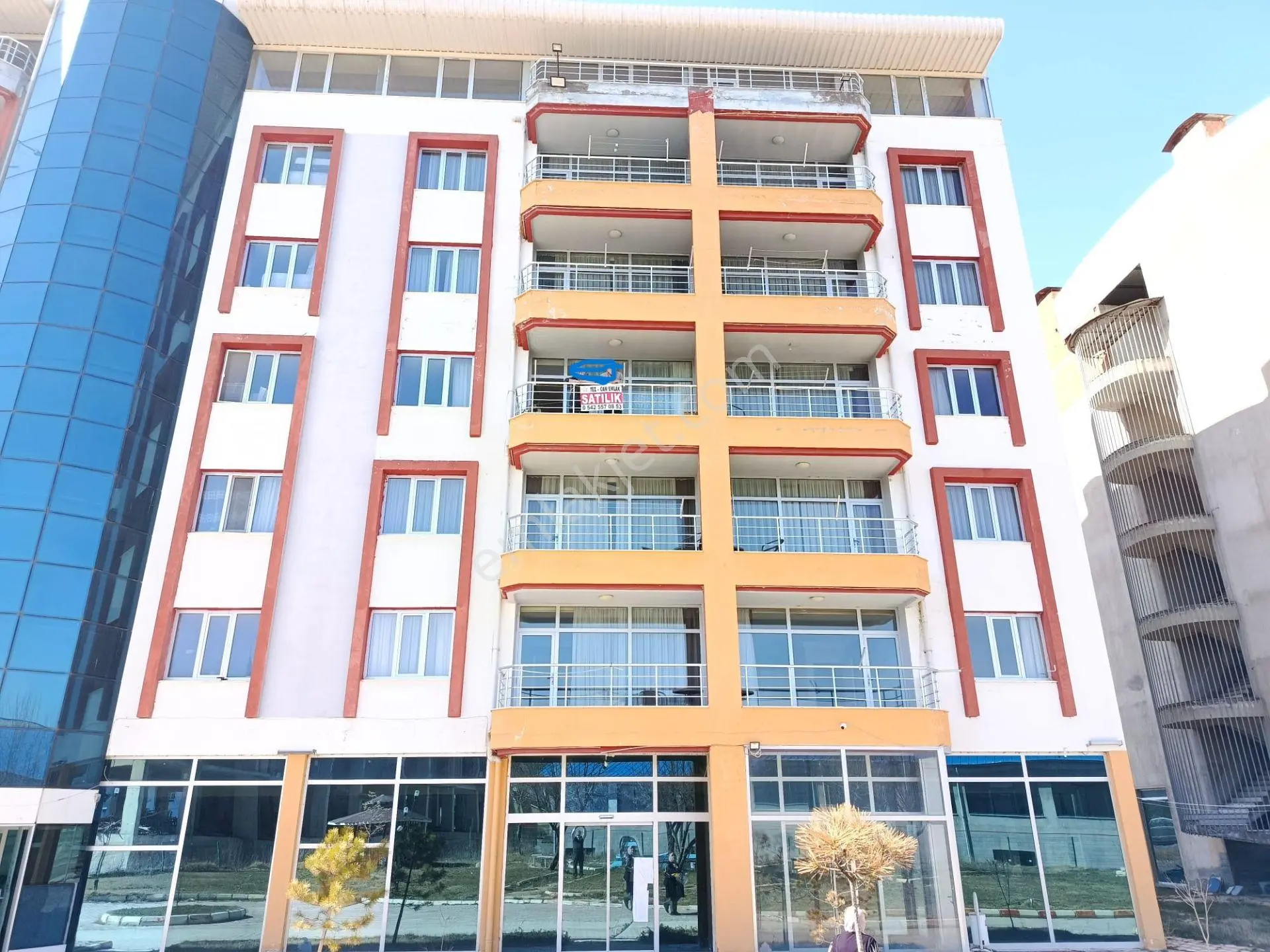 Tezcan Emlaktan Havuzlu Kırkpınar Termalde Satılık 1+1 Daire