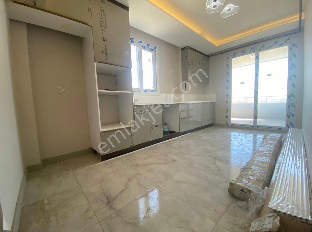 Kabasakal’da Prestijli Sitede Havuzlu, 3+1 Sıfır Lüks Daire!