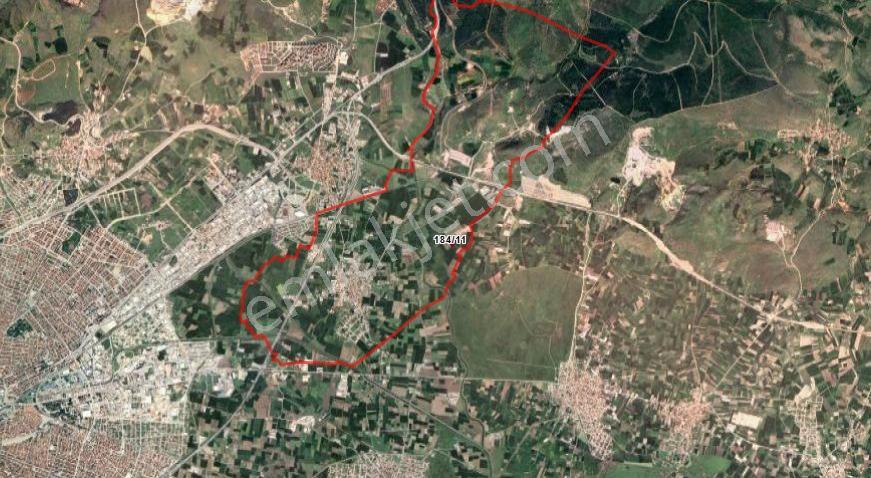 Yönden Köselerde Merkeze Yakın Sondaj Ve Yolu Olan Tarla - Görsel 4