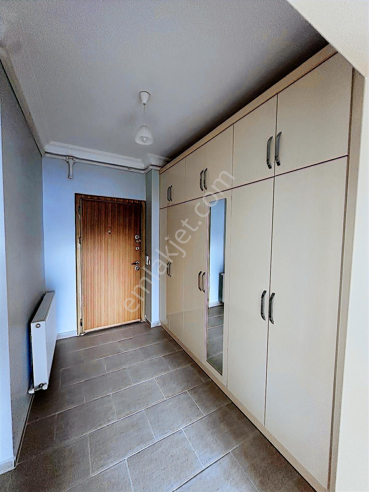 Kuşadası Şahan Sitesi'nde 3+1 Geniş Ve Doğalgazlı Daire - Görsel 14