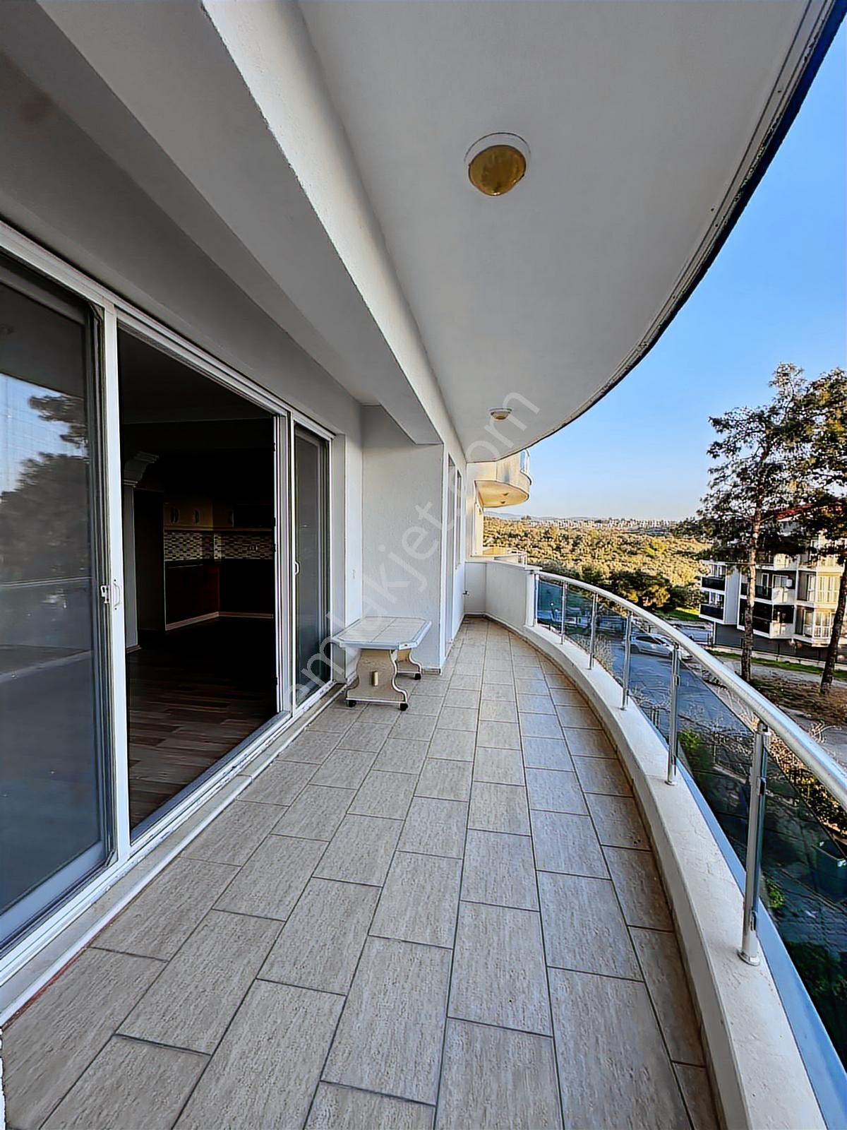 Kuşadası Şahan Sitesi'nde 3+1 Geniş Ve Doğalgazlı Daire - Görsel 20