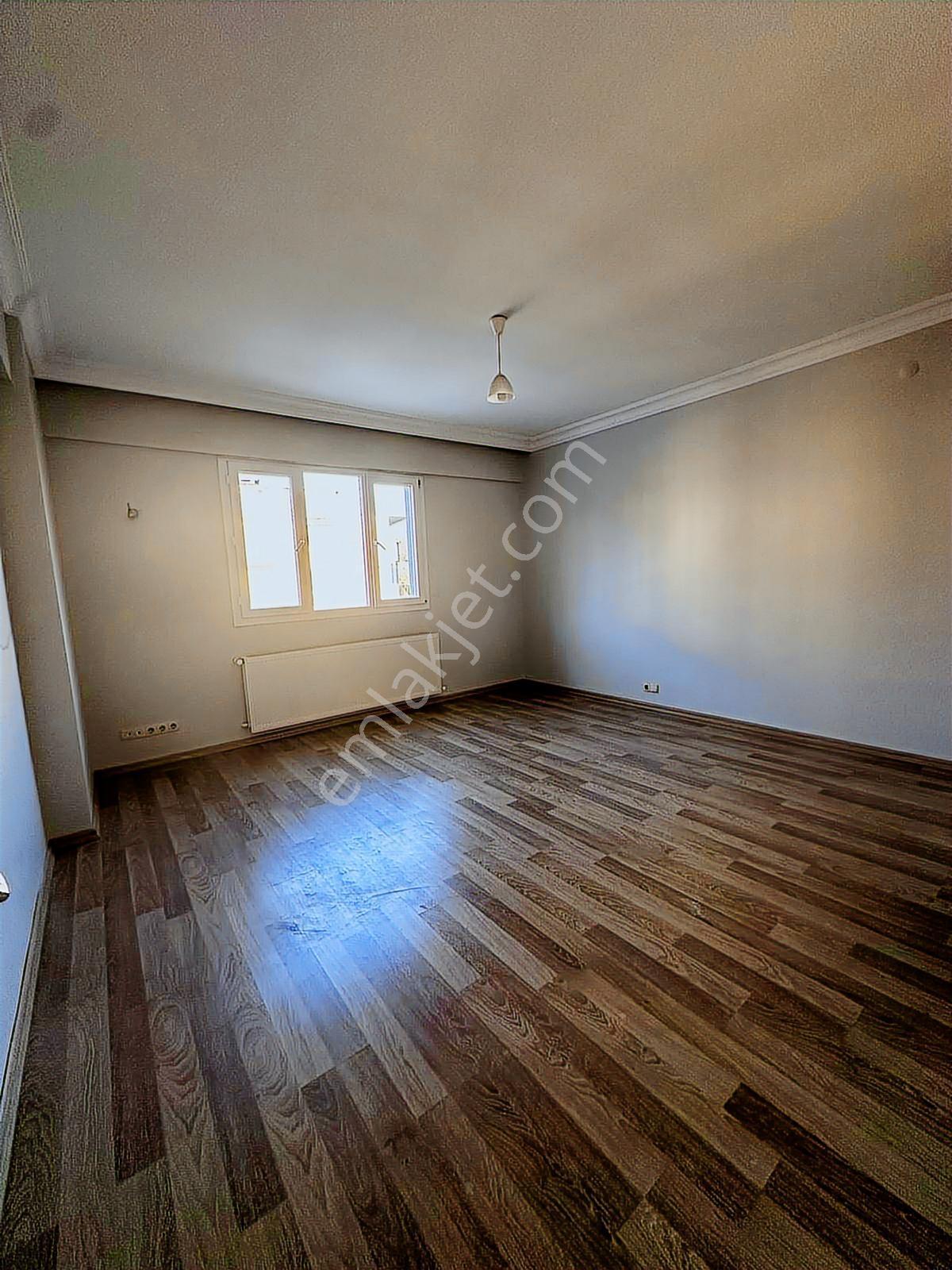 Kuşadası Şahan Sitesi'nde 3+1 Geniş Ve Doğalgazlı Daire - Görsel 9