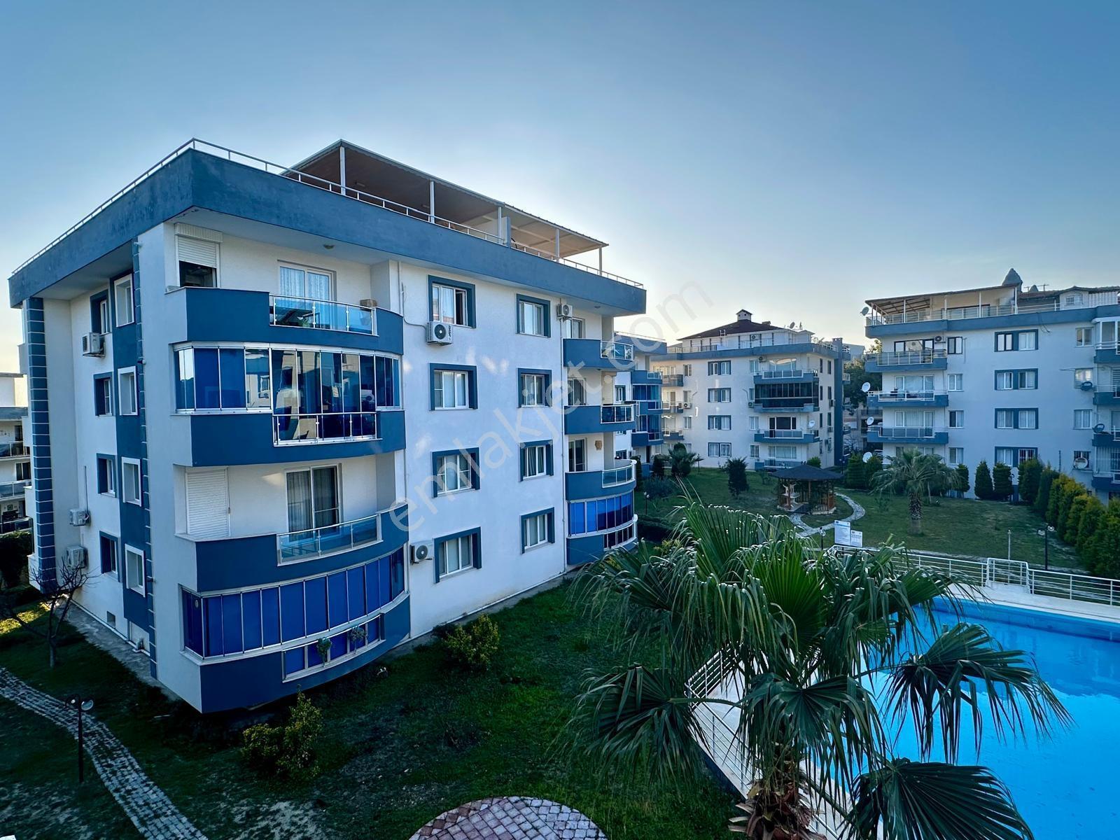 Kuşadası Şahan Sitesi'nde 3+1 Geniş Ve Doğalgazlı Daire