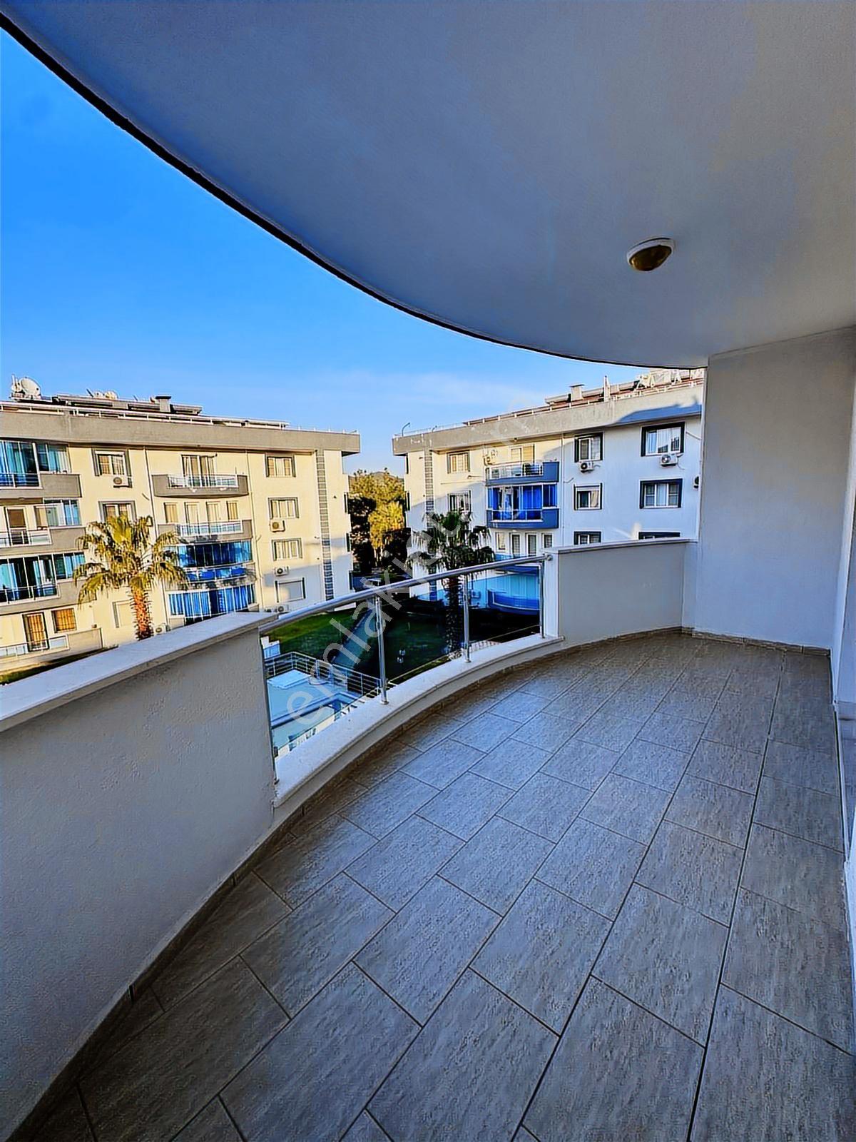 Kuşadası Şahan Sitesi'nde 3+1 Geniş Ve Doğalgazlı Daire - Görsel 10