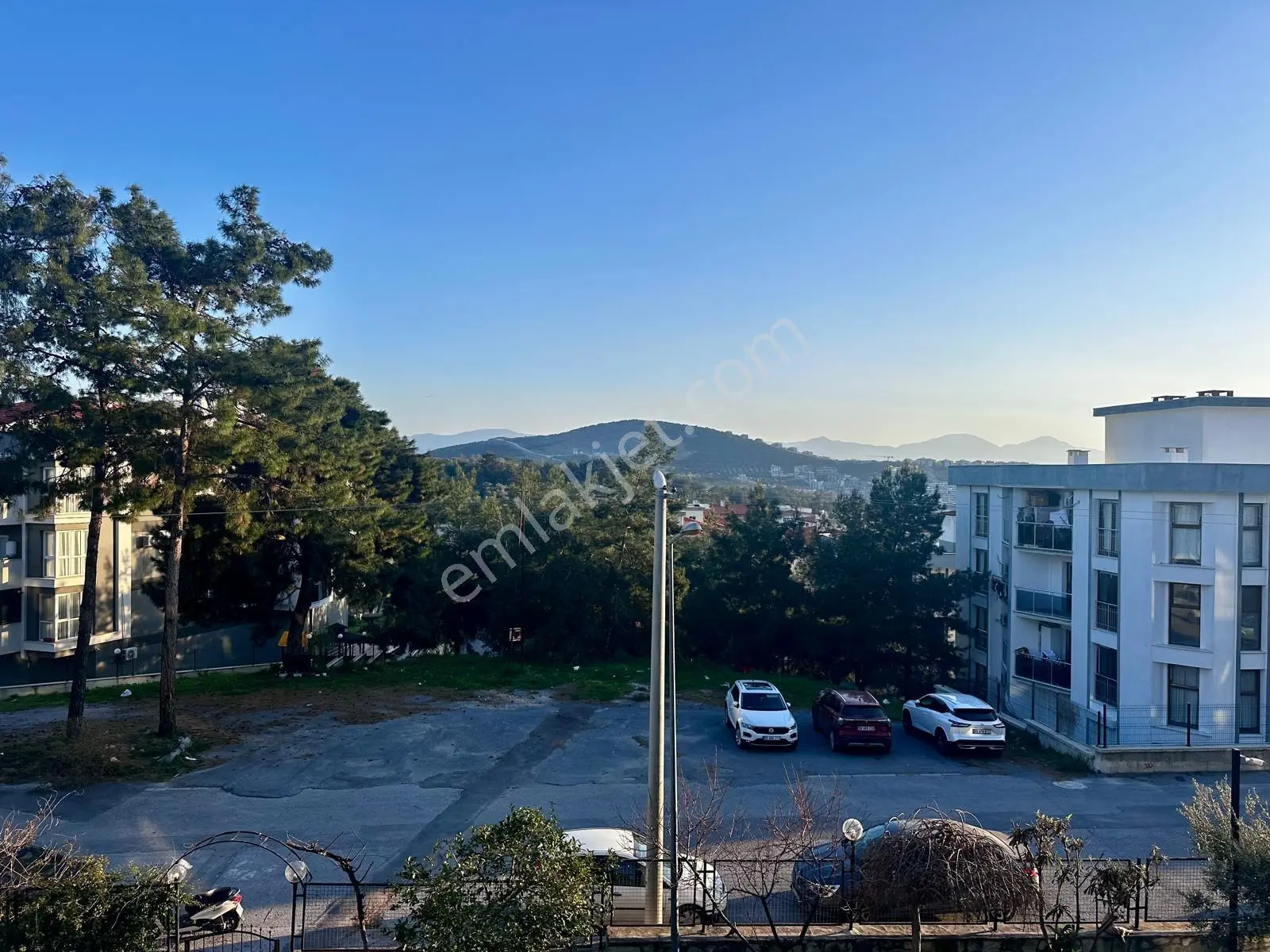Kuşadası Şahan Sitesi'nde 3+1 Geniş Ve Doğalgazlı Daire - Görsel 5