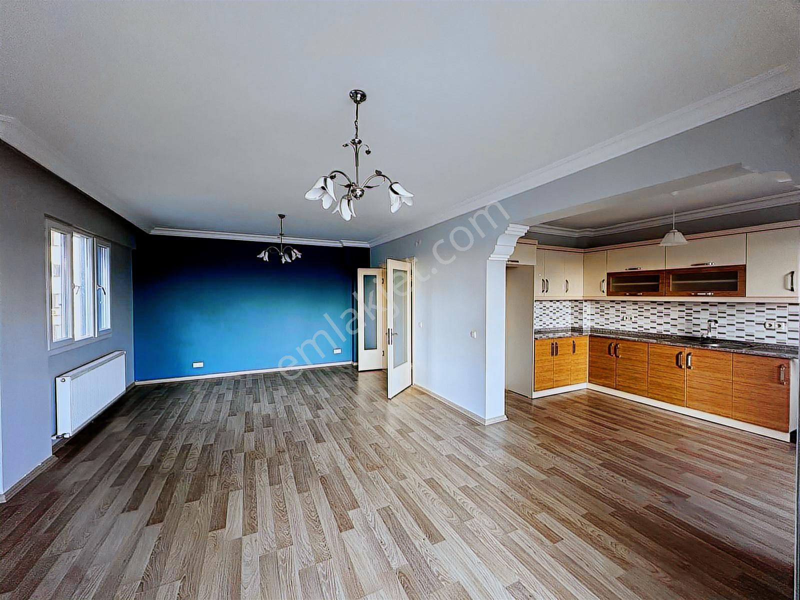 Kuşadası Şahan Sitesi'nde 3+1 Geniş Ve Doğalgazlı Daire - Görsel 11