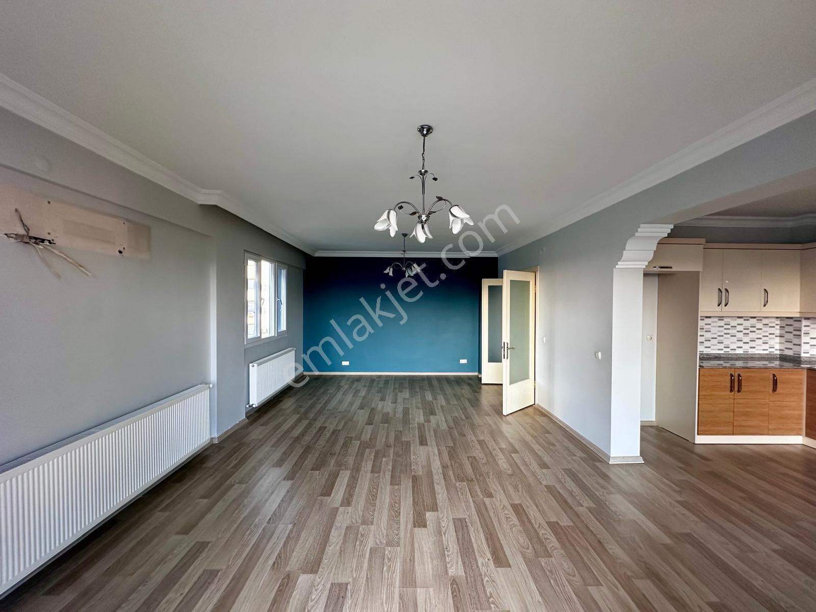 Kuşadası Şahan Sitesi'nde 3+1 Geniş Ve Doğalgazlı Daire - Görsel 13