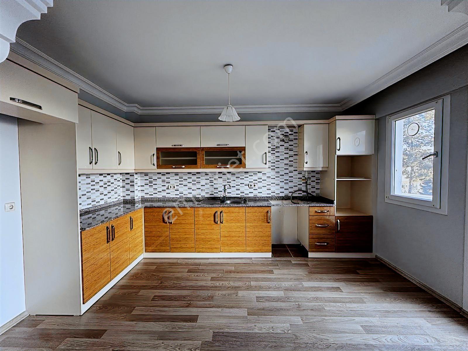 Kuşadası Şahan Sitesi'nde 3+1 Geniş Ve Doğalgazlı Daire - Görsel 7
