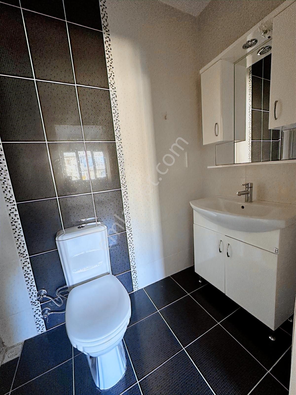 Kuşadası Şahan Sitesi'nde 3+1 Geniş Ve Doğalgazlı Daire - Görsel 17