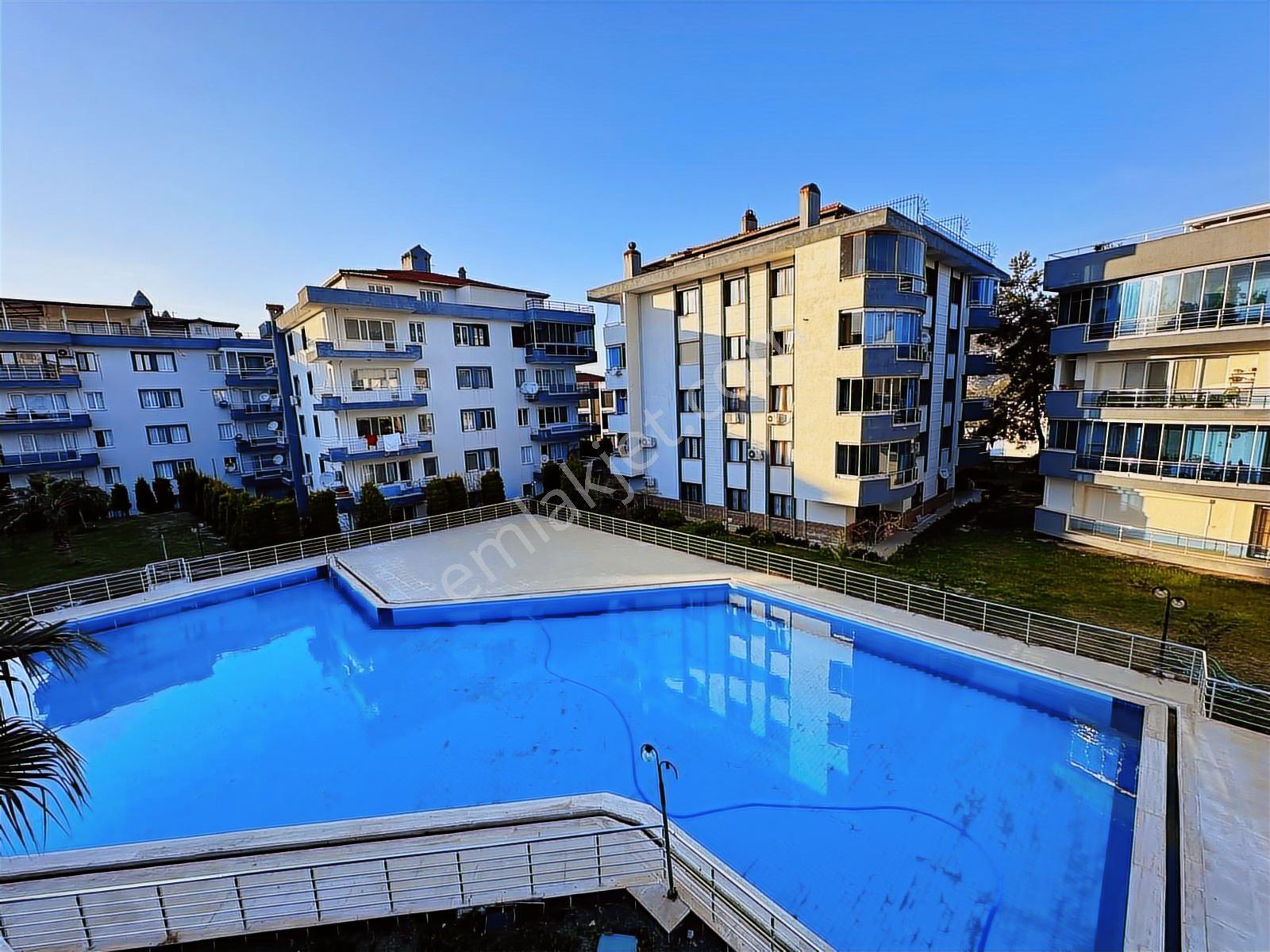 Kuşadası Şahan Sitesi'nde 3+1 Geniş Ve Doğalgazlı Daire - Görsel 21
