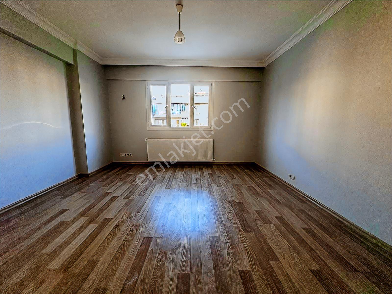 Kuşadası Şahan Sitesi'nde 3+1 Geniş Ve Doğalgazlı Daire - Görsel 15