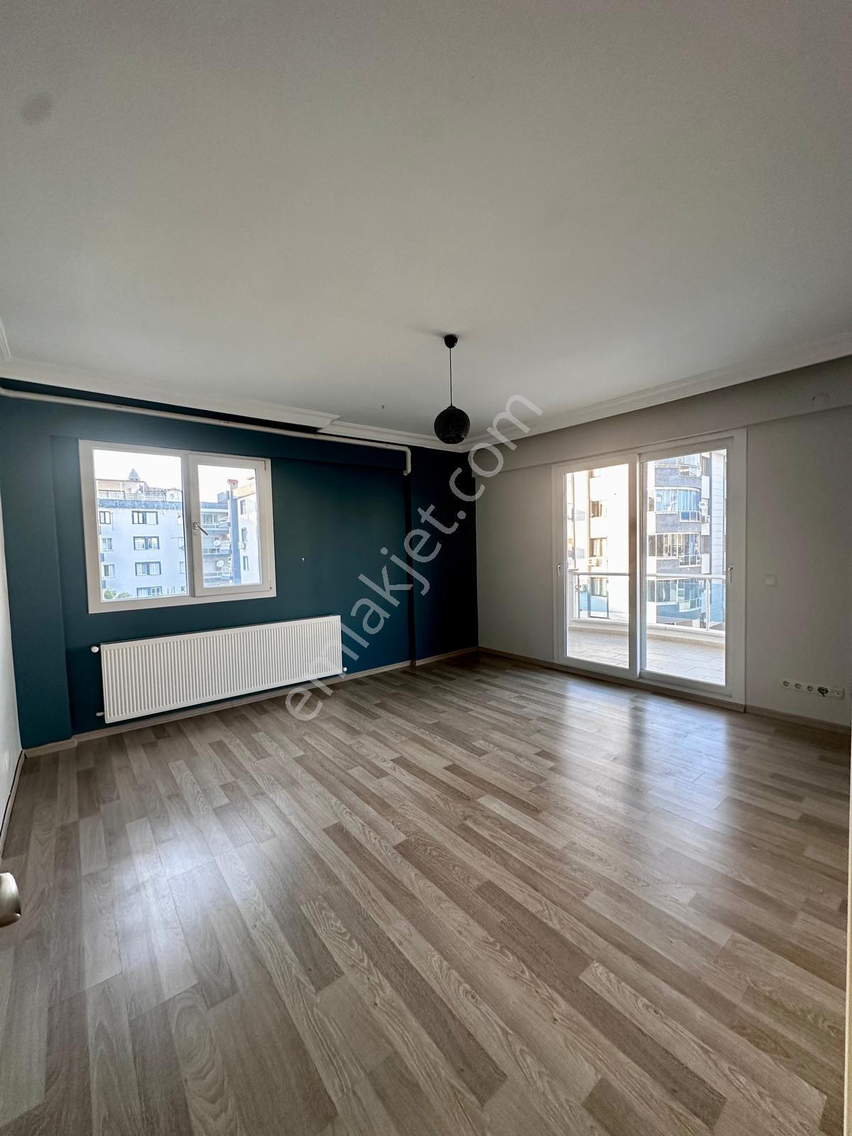 Kuşadası Şahan Sitesi'nde 3+1 Geniş Ve Doğalgazlı Daire - Görsel 12