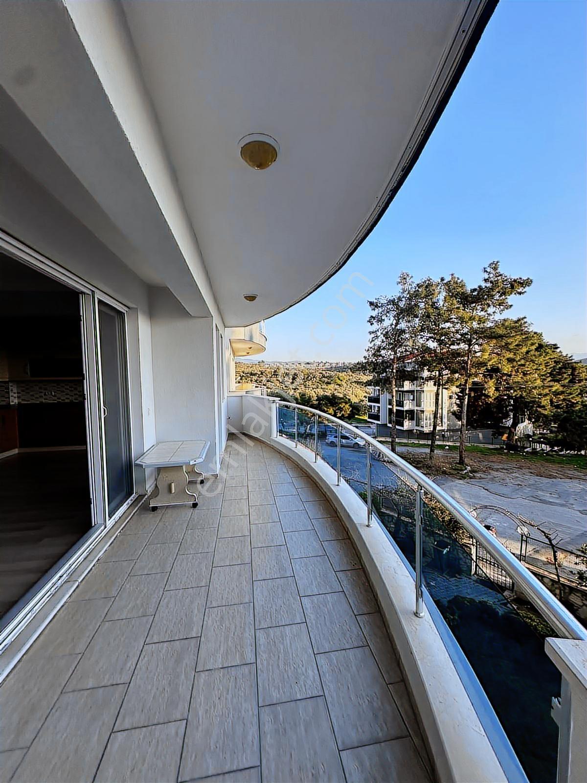 Kuşadası Şahan Sitesi'nde 3+1 Geniş Ve Doğalgazlı Daire - Görsel 22