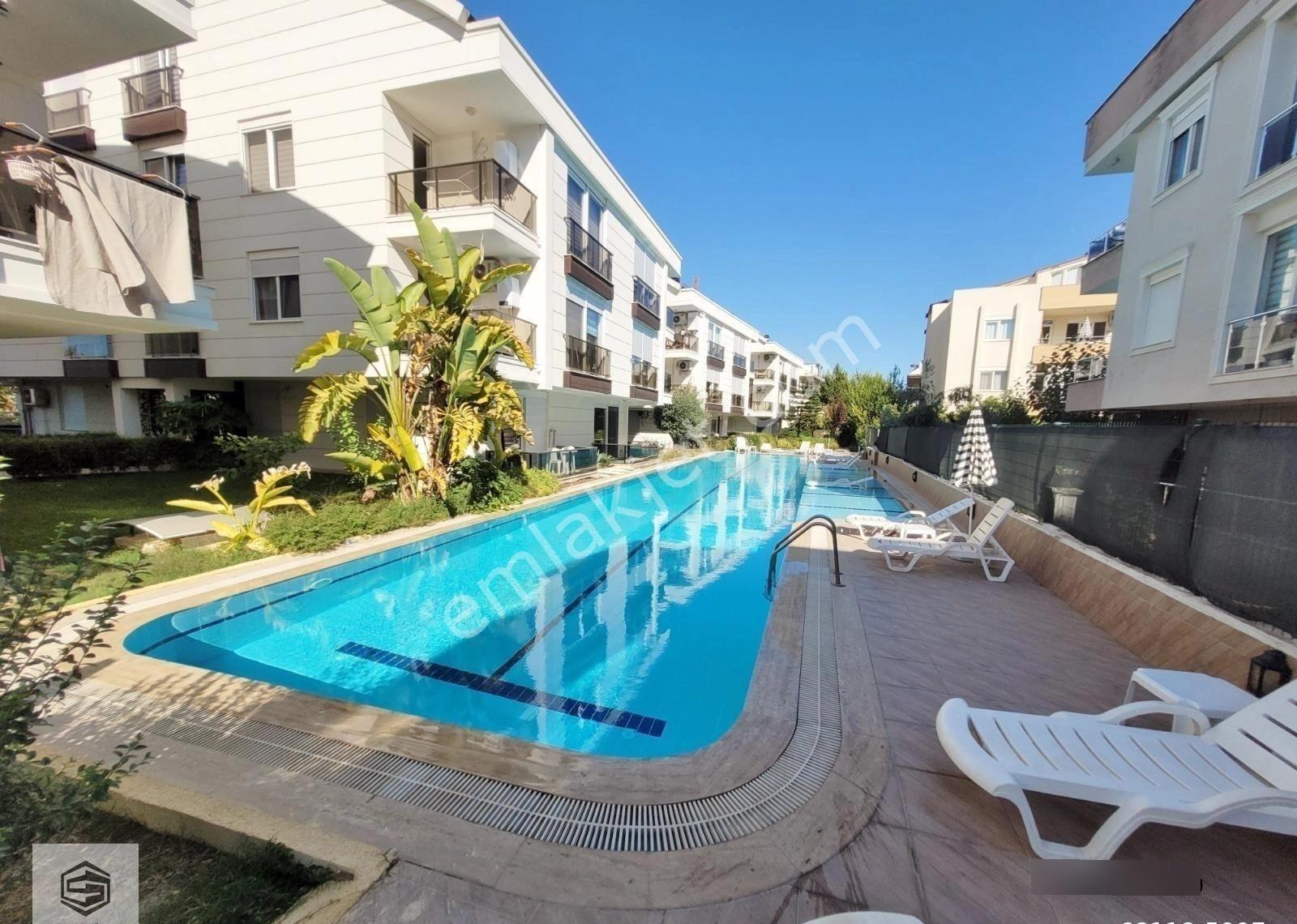 Antalya Muratpaşa Güzeloba Venüs Park Evlerinde 3+1 Dubleks