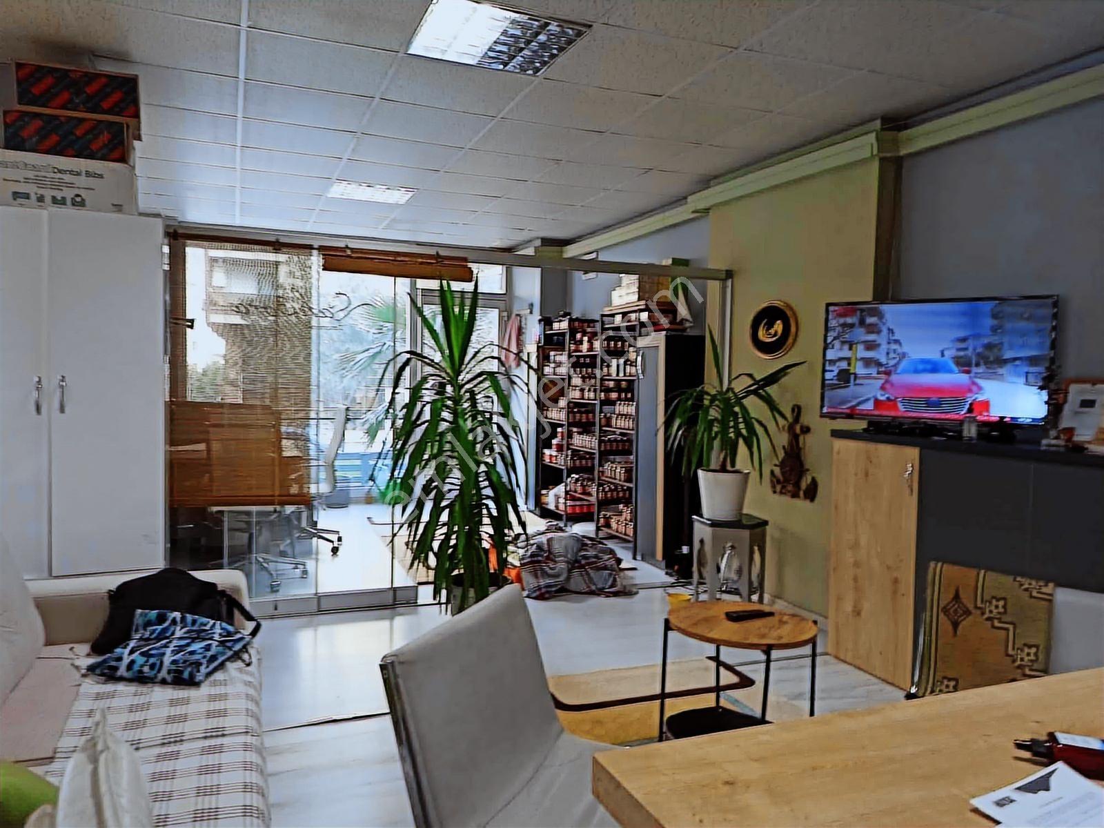 İhsaniye Mahallesinde Fsm'ye Yakın 40 M² Kiracılı Satılık Dükkan - Görsel 8