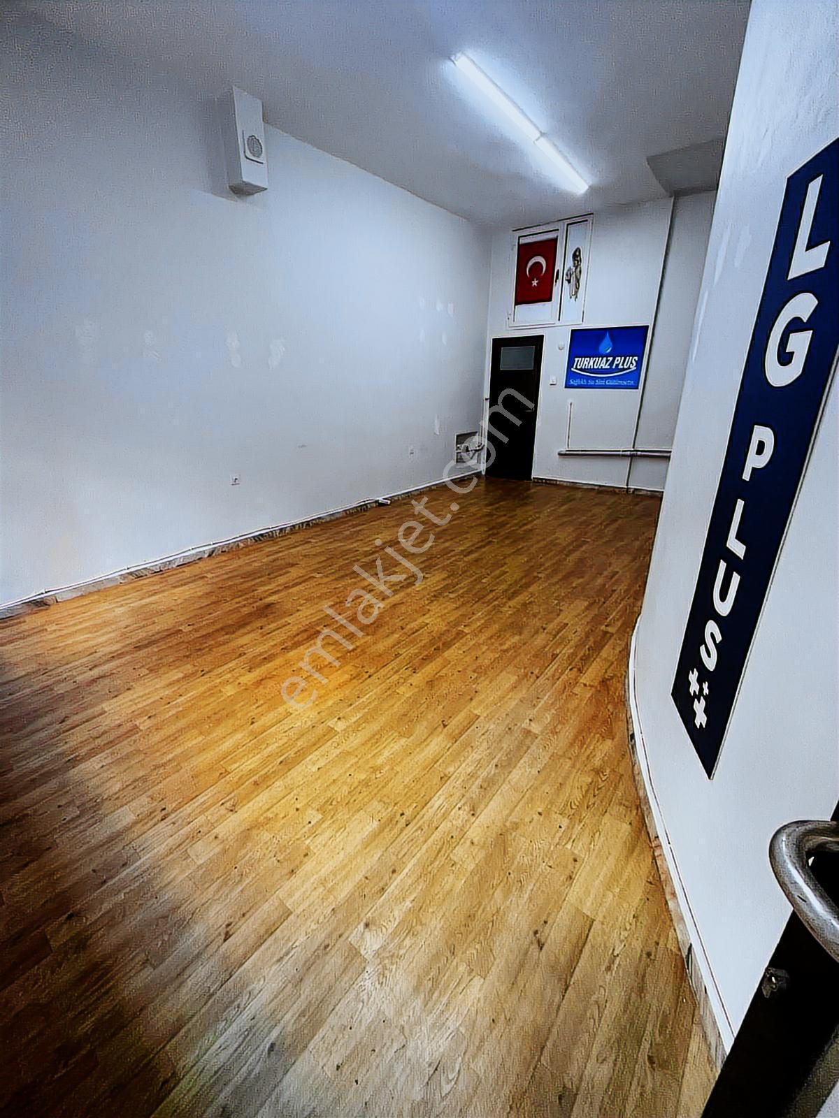 Çarşı Merkezi Peştemalcı Caddesi 35 M² Düz Ayak Kiralık Dükkan - Görsel 8