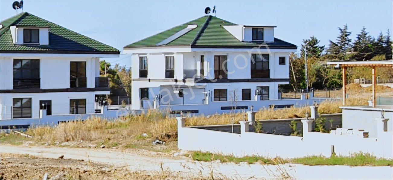Büyükçekmece Kumburgaz'da Villa İmarlı 828 M2 Satılık Arsa