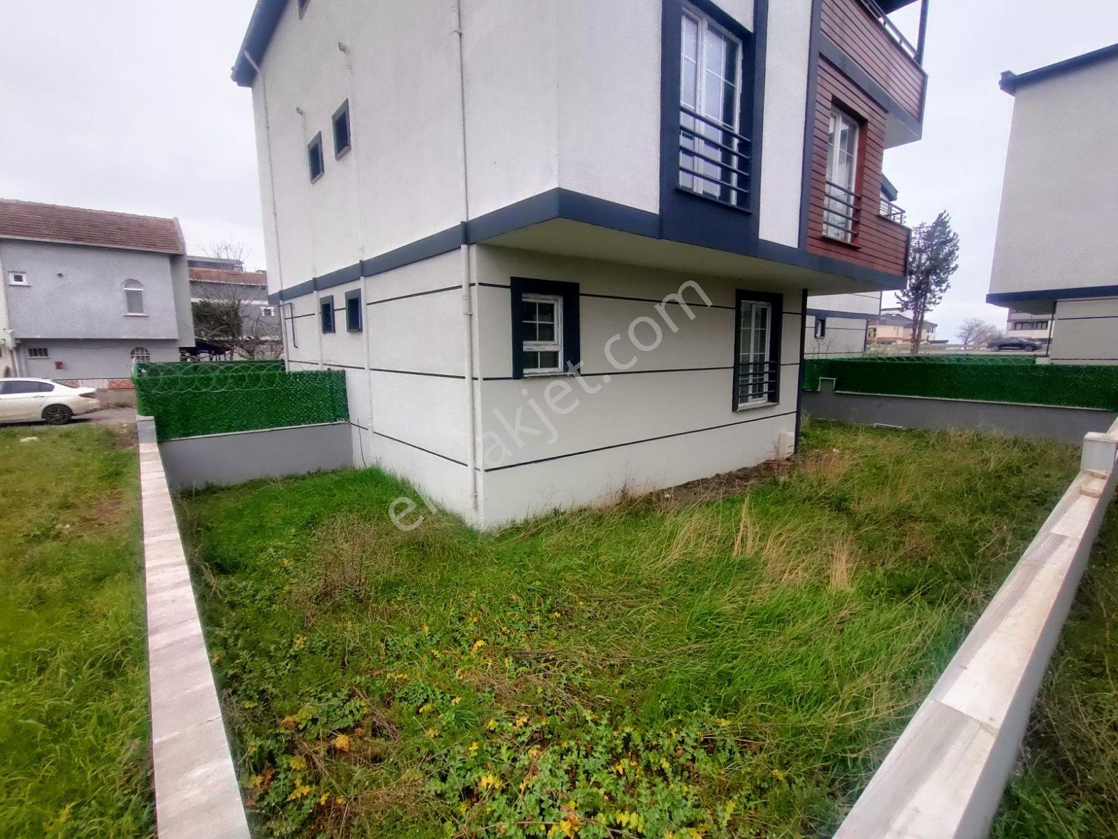 Kartallar'dan Plaja 250mt Mesafede Büyük Ve Geniş Odalı Yazlık. - Görsel 3