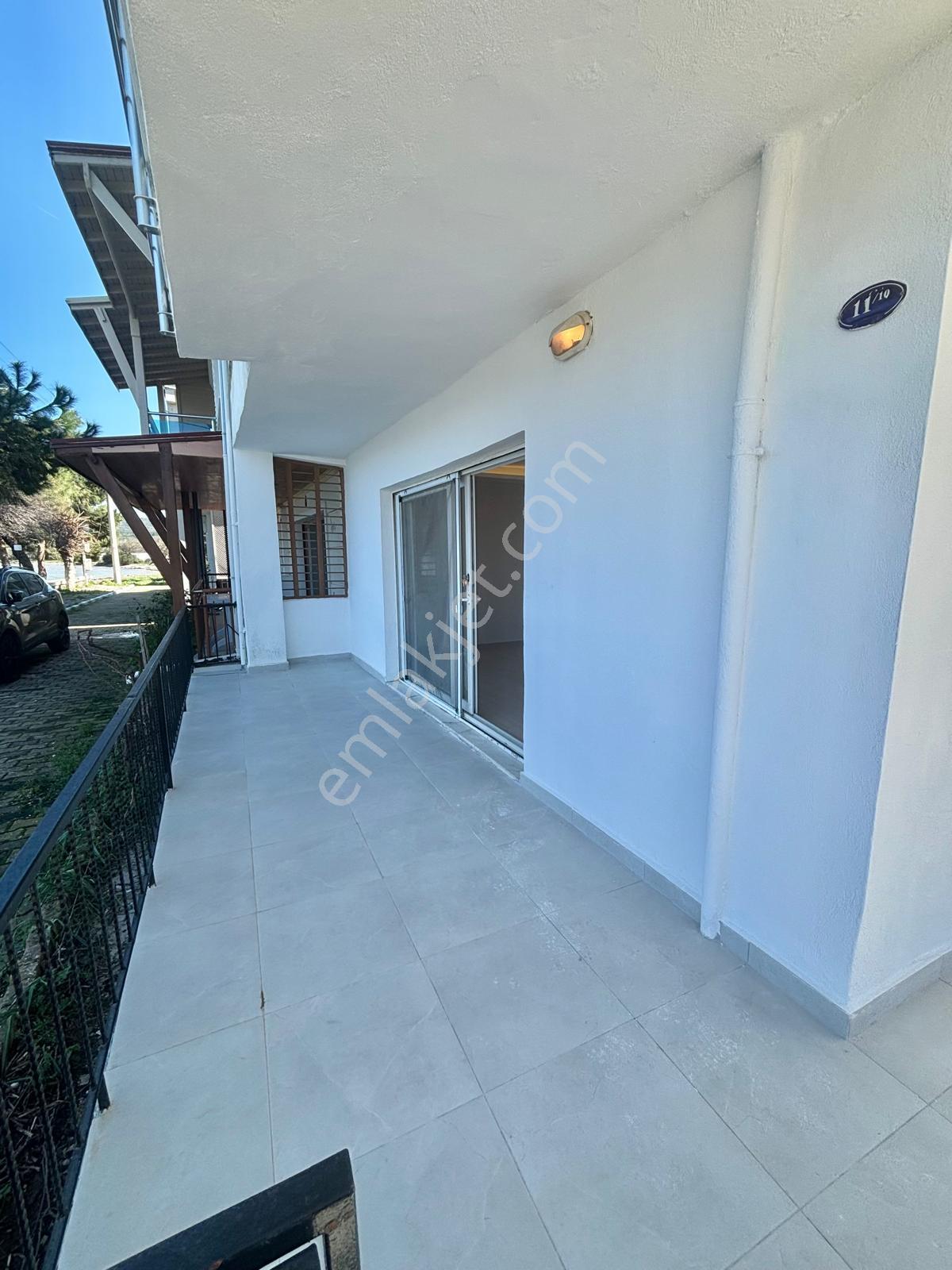 Urla Özbek Eğriliman'da Site İçi Deniz İle İçiçe Tadilatlı Daire - Görsel 15