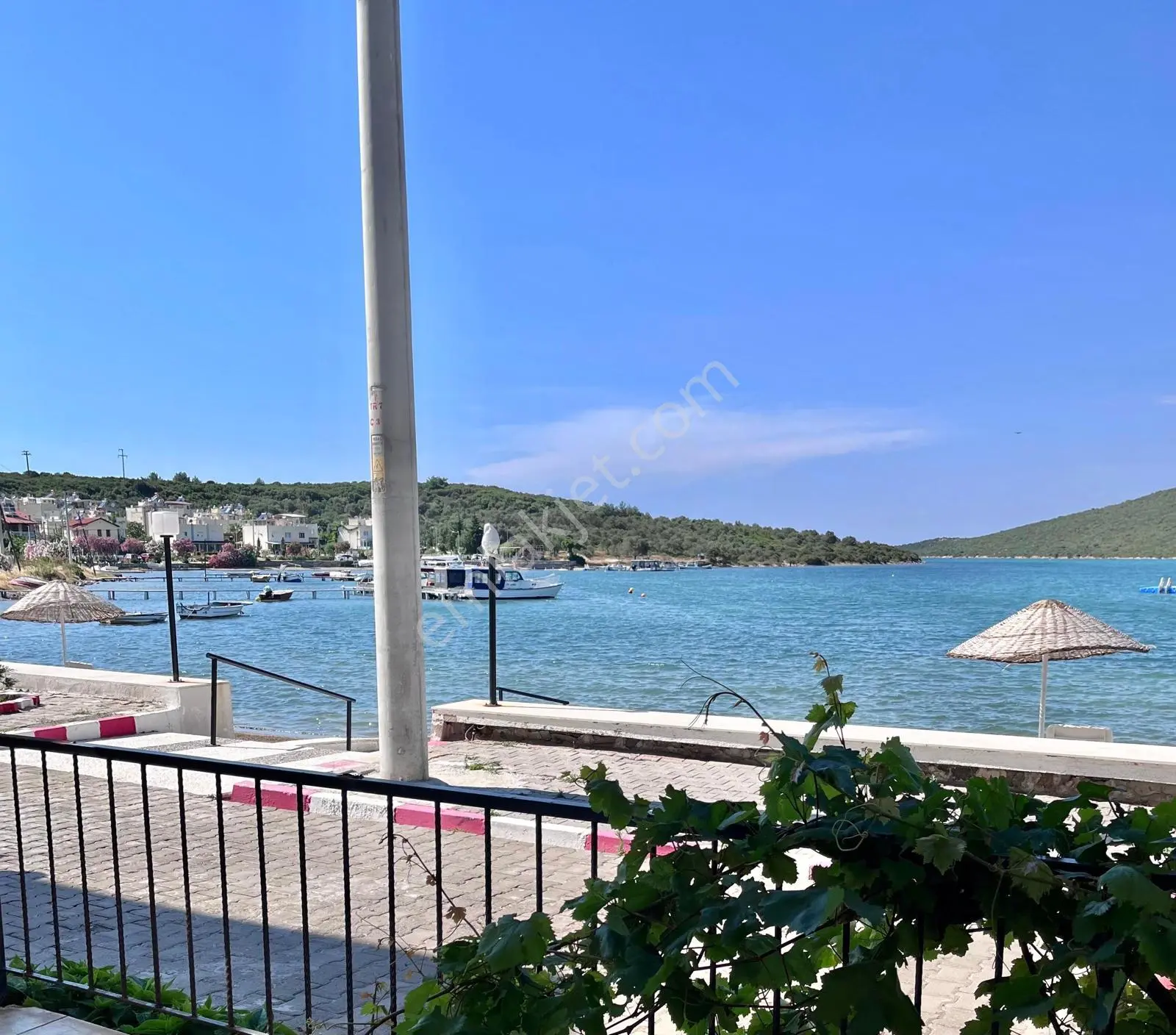 Urla Özbek Eğriliman'da Site İçi Deniz İle İçiçe Tadilatlı Daire