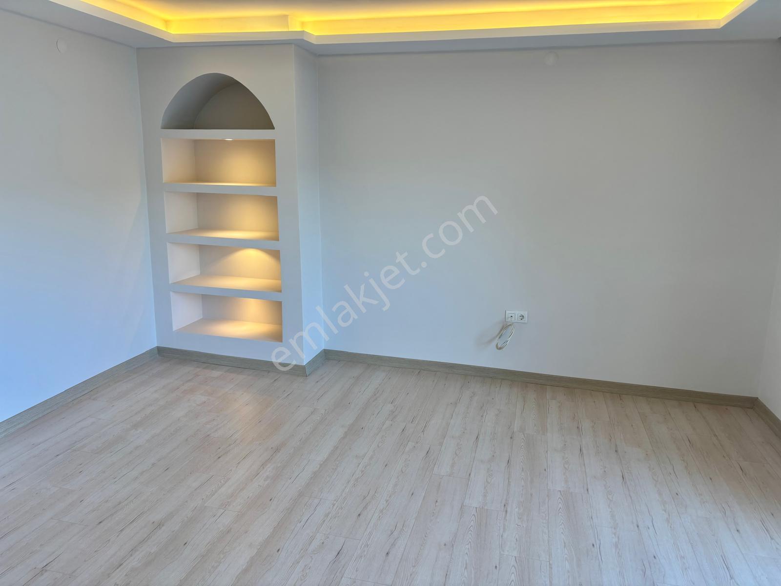 Urla Özbek Eğriliman'da Site İçi Deniz İle İçiçe Tadilatlı Daire - Görsel 22
