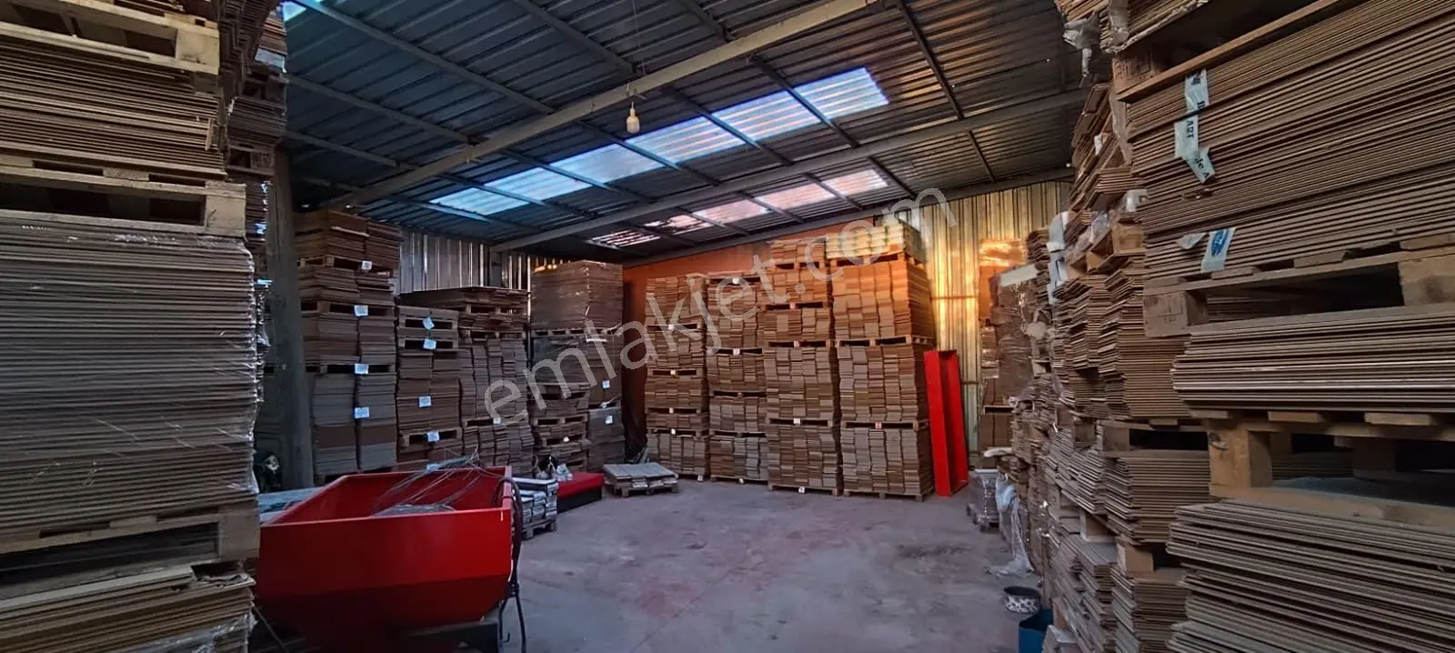 Poyrazlar Yolunda Uygun Fiyatlı Geniş Güvenli Kiralık Depo
