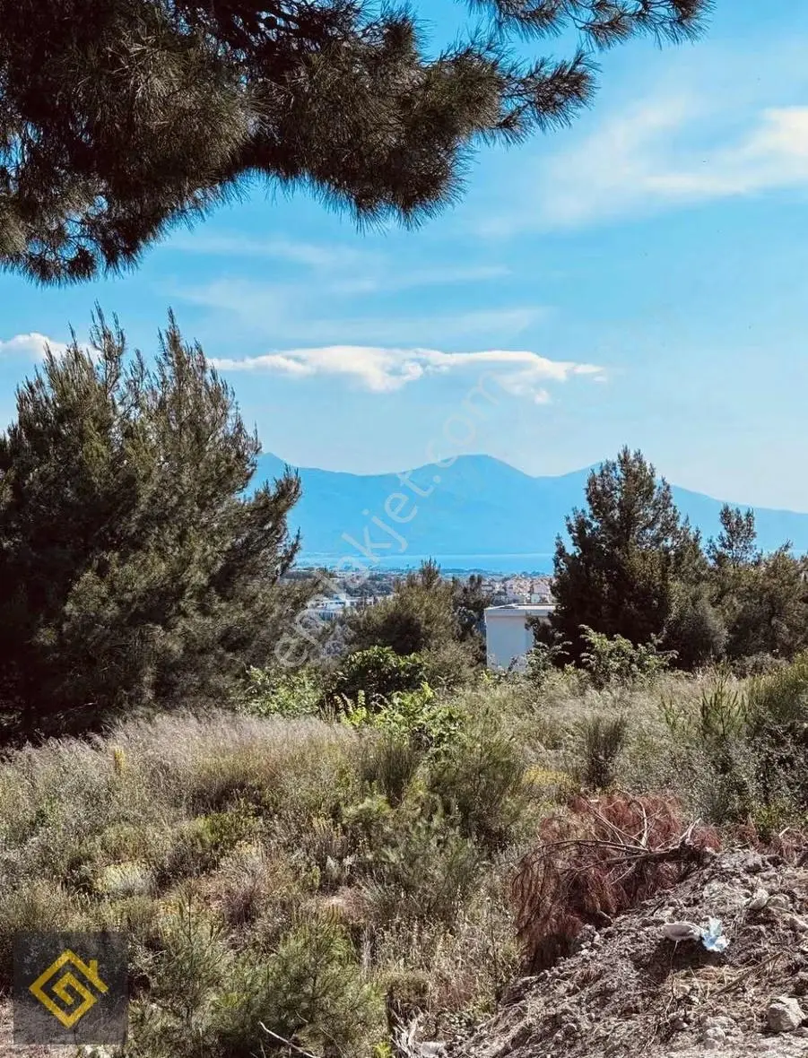 Kuşadası Soğucakta Deniz Manzaralı Villa Arsası