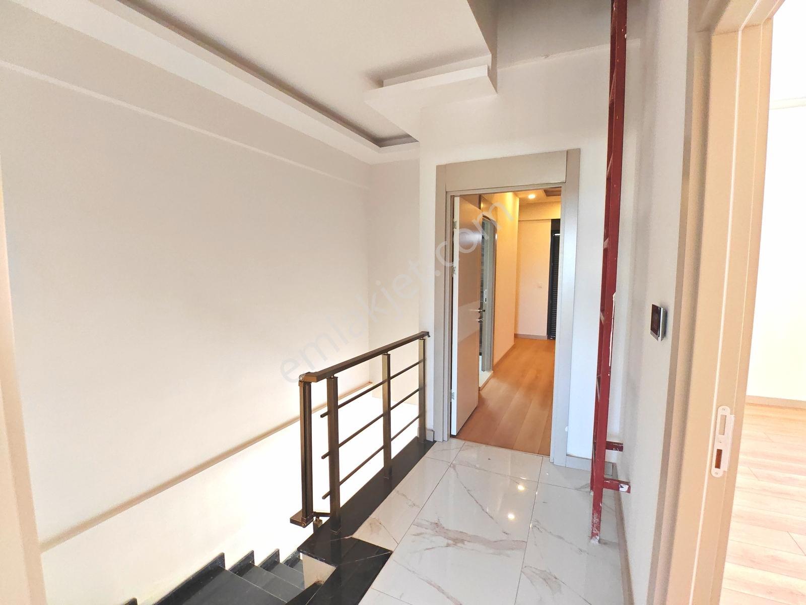 Altıntaş'ın Merkezinde İskanlı Sıfır Havuz Manzaralı 3+1 Villa - Görsel 35