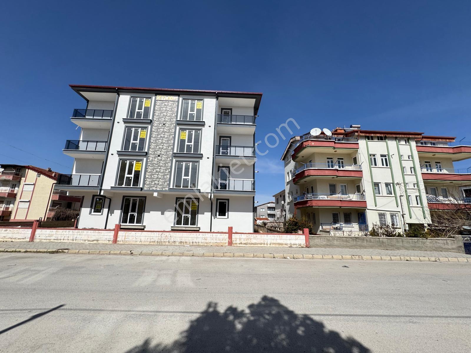 Yaman'dan Bolvadin Bademli Mah. 2 Adet 2+1 Sıfır Daireler - Görsel 29