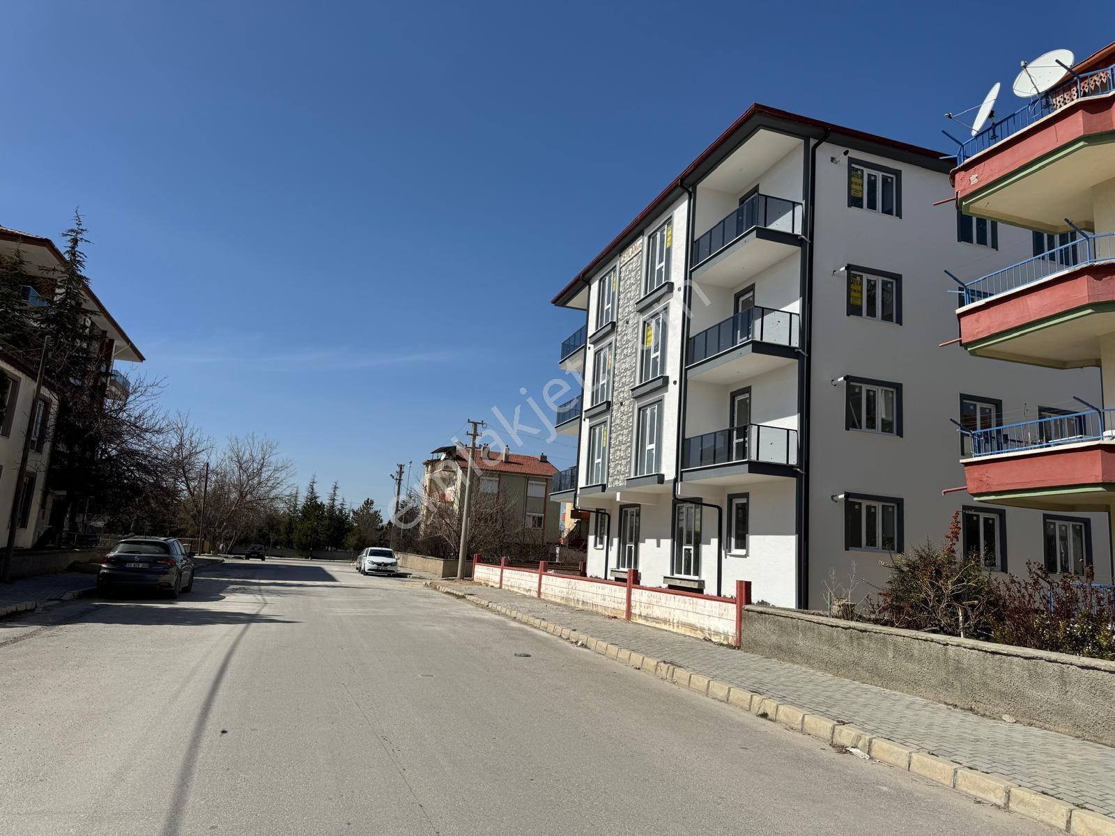Yaman'dan Bolvadin Bademli Mah. 2 Adet 2+1 Sıfır Daireler - Görsel 11