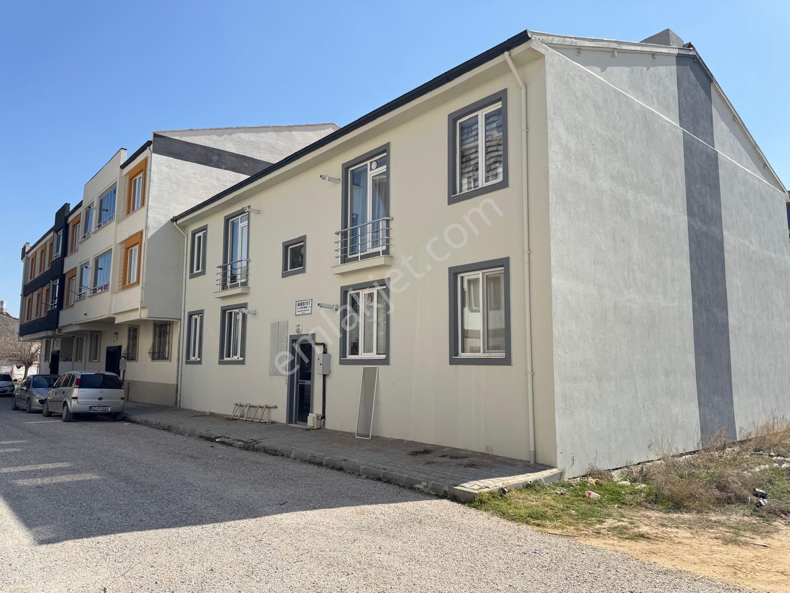 Yaman'dan Hastane Mah. Satılık 1+1 Eşyalı Daire Hazır Kiracılı