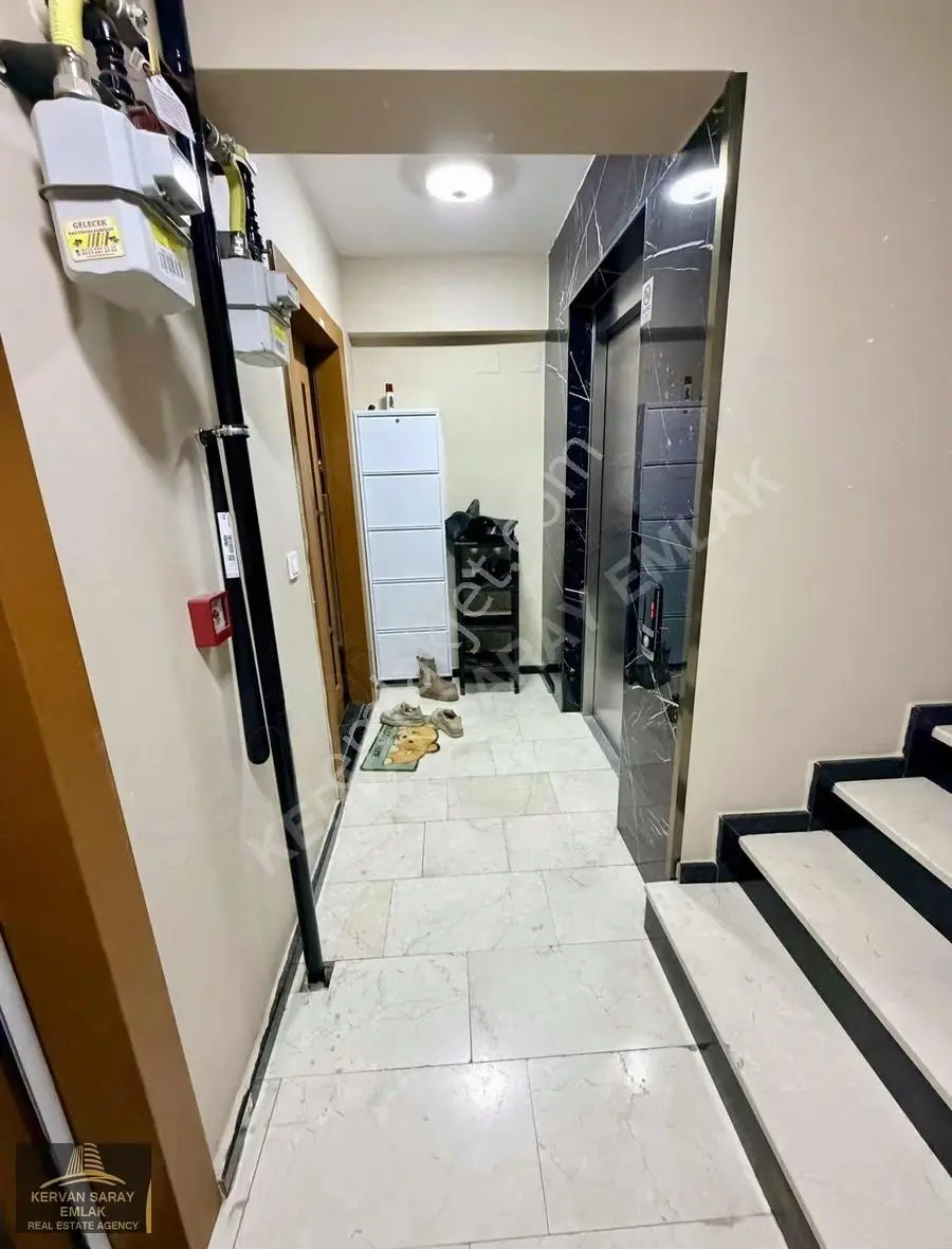 Bağcılar Barbaros Mahallesi Satılık Daire Öncephe 2+1 92m2 1kat - Görsel 2