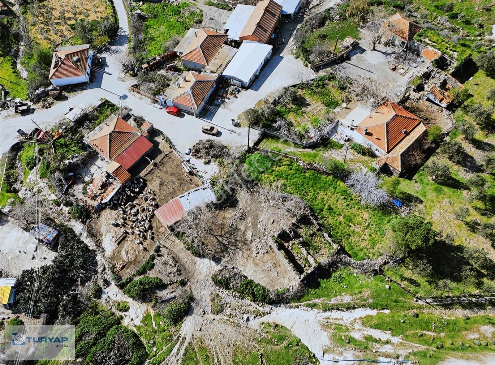 Aliağa Çoraklar'da Köy İci 796m2 Tarla