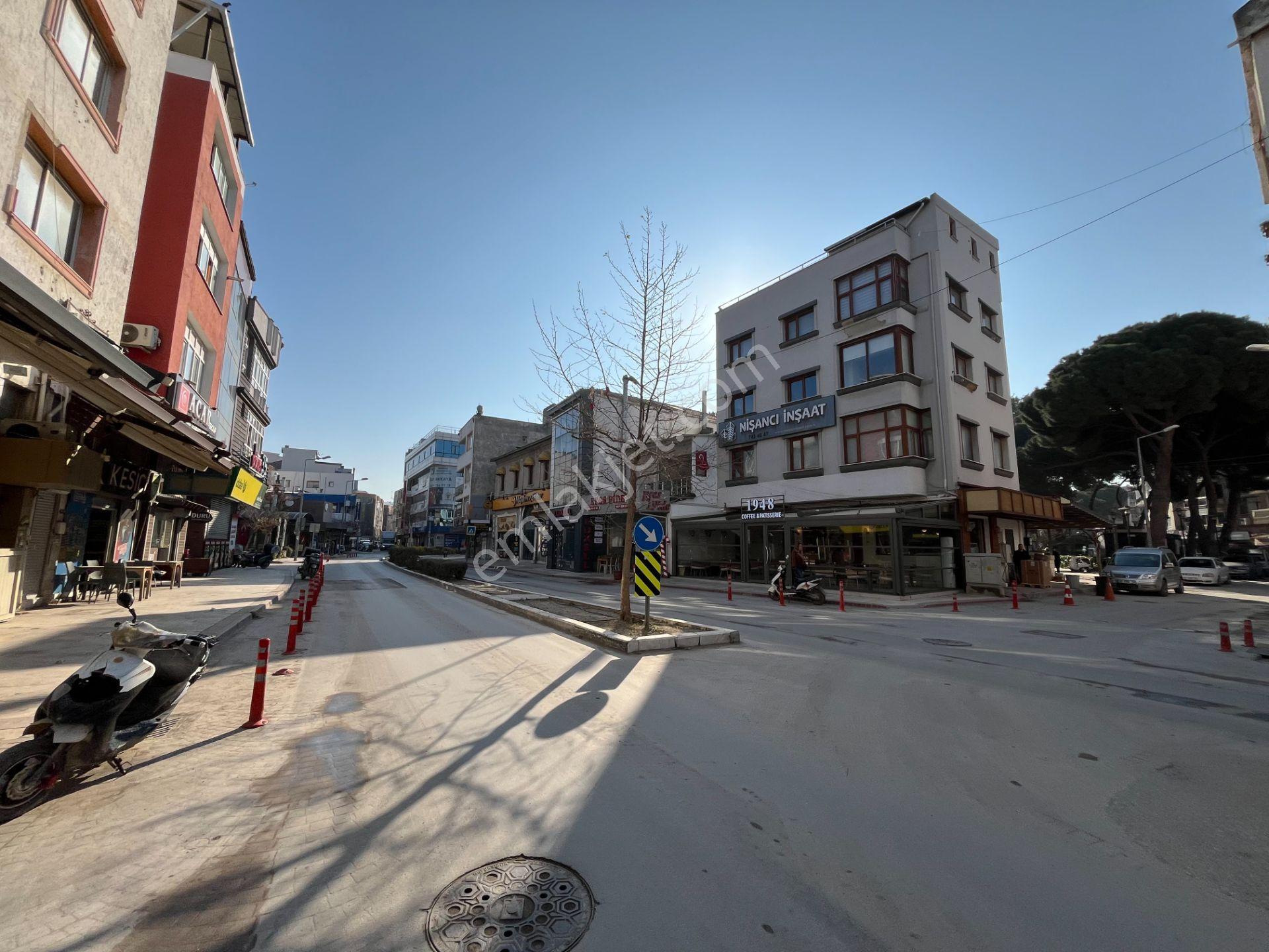 Şehrin Kalbinde Geniş Ve Aydınlık Daire Fırsatı - Görsel 28