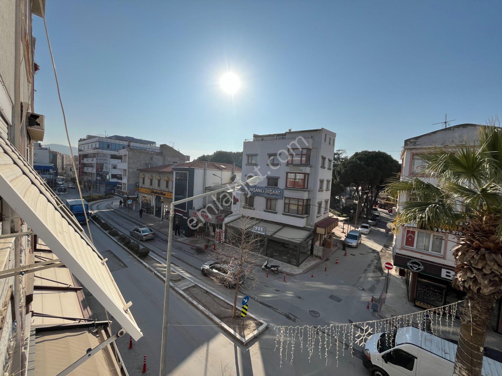 Şehrin Kalbinde Geniş Ve Aydınlık Daire Fırsatı - Görsel 14