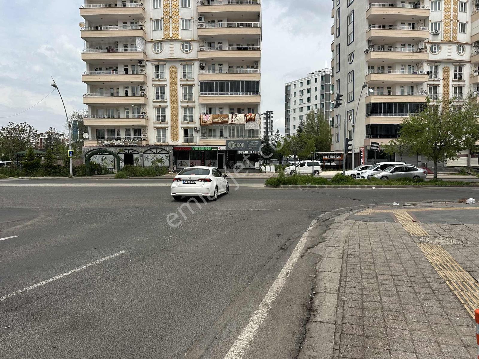 Orhan Doğan Caddesi İle Yeni Hal 2. Cadde Kesişiminde, Kavşakta - Görsel 16