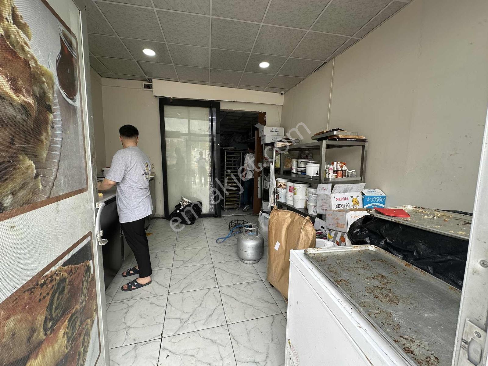 Orhan Doğan Caddesi İle Yeni Hal 2. Cadde Kesişiminde, Kavşakta - Görsel 31