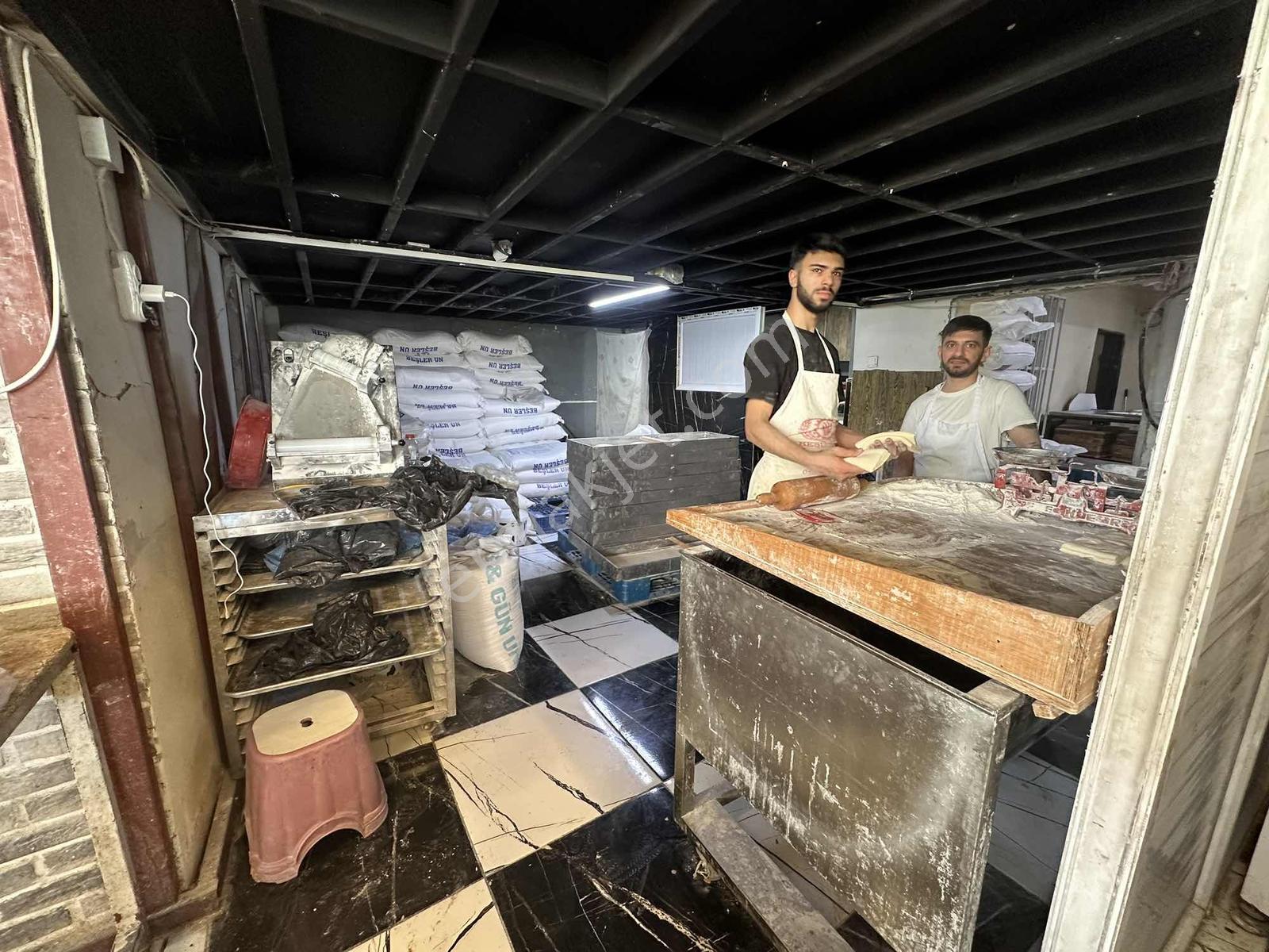 Orhan Doğan Caddesi İle Yeni Hal 2. Cadde Kesişiminde, Kavşakta - Görsel 29