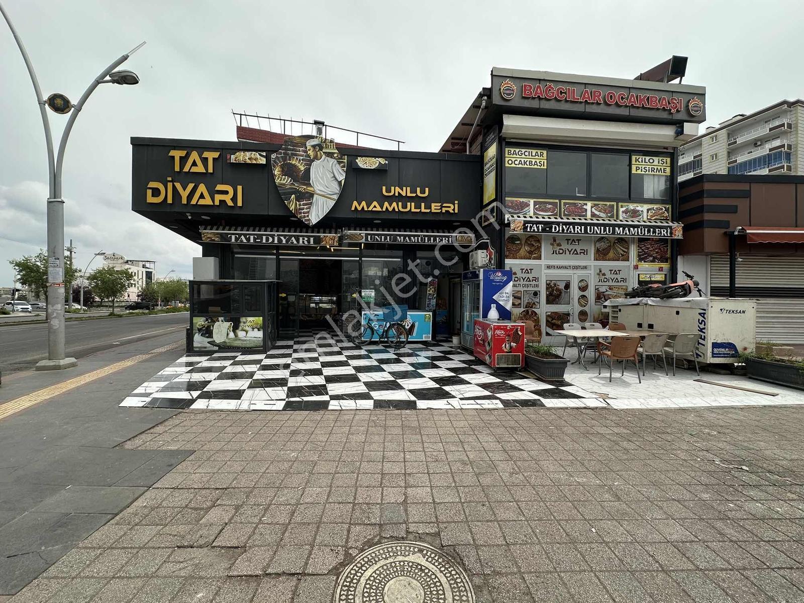 Orhan Doğan Caddesi İle Yeni Hal 2. Cadde Kesişiminde, Kavşakta - Görsel 23