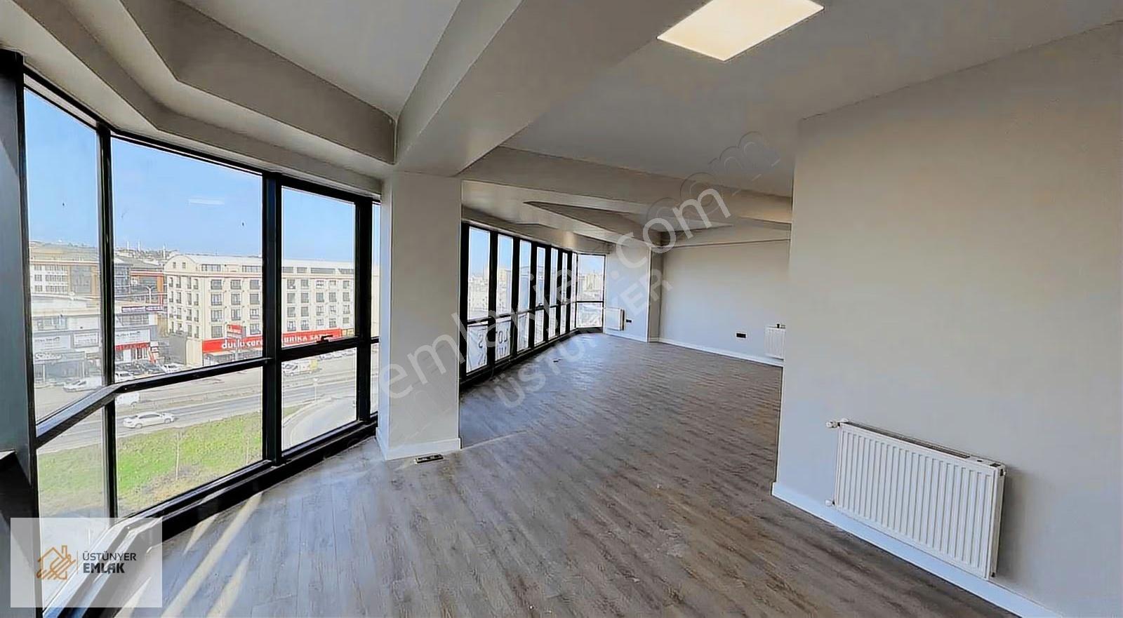 Mimaroba Lotus Meydan'da E-5 Cepheli Kiralık Ofis - Görsel 6