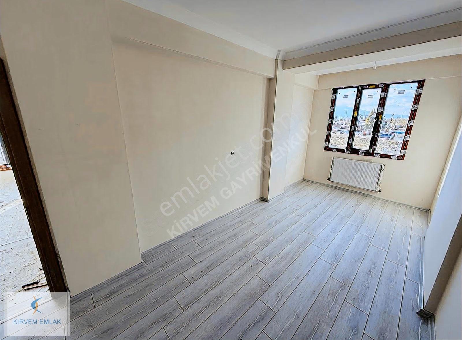 Kirvem Emlak'tan Yeni Üniversitenin Tam Karşısında 2+1 Daire - Görsel 13