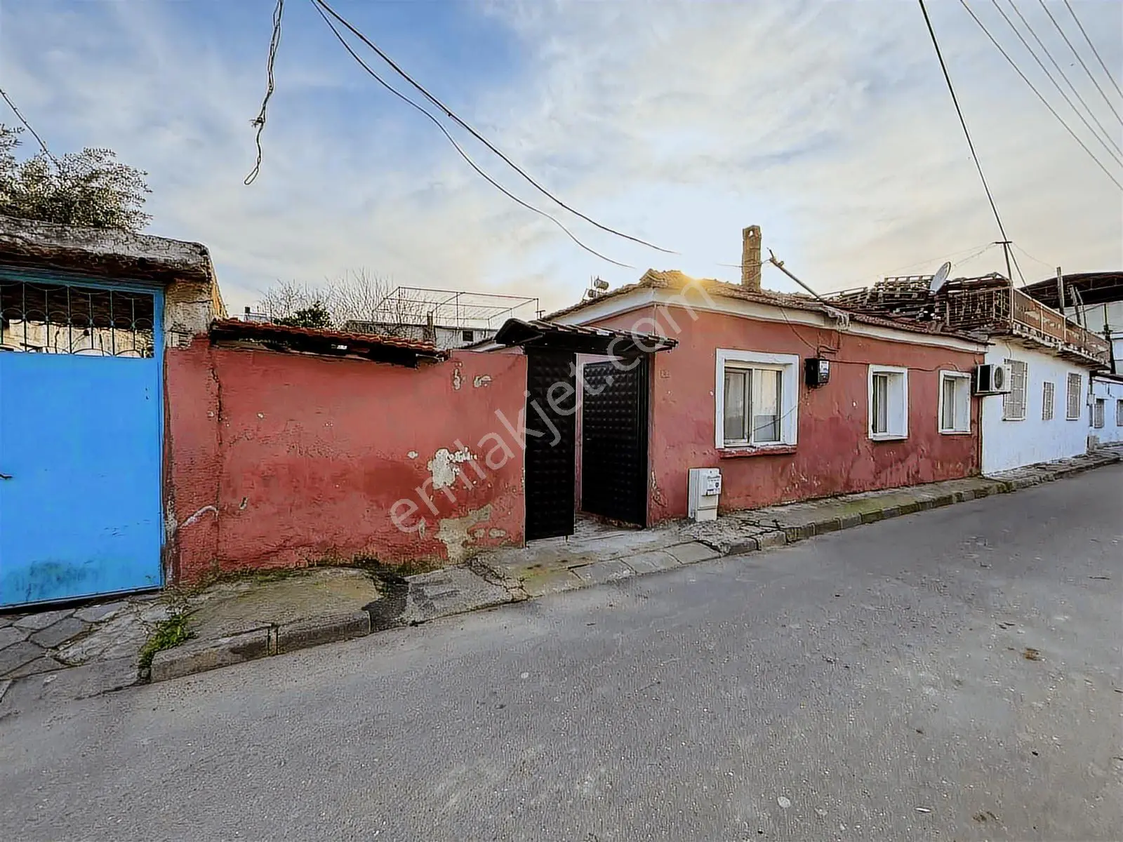 Salihli Satılık 248 M2 Müstakil Ev Ve Arsası - Görsel 3