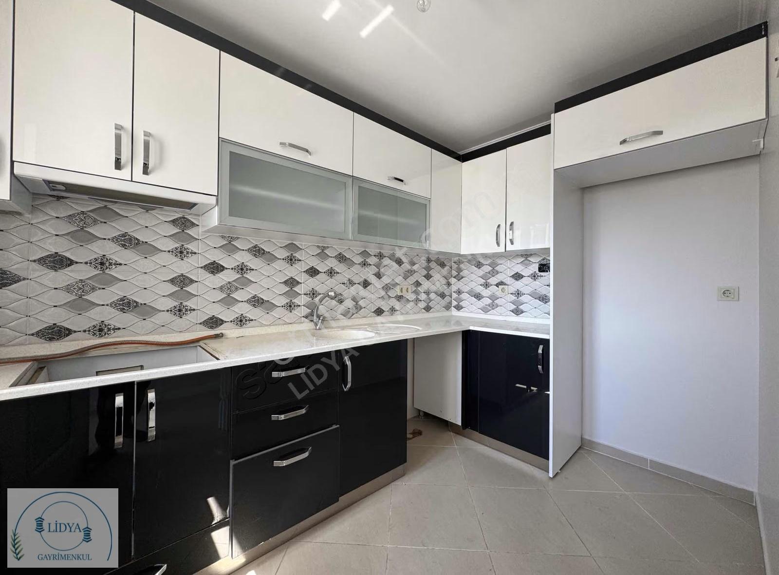 Kayışdağı Mh. Butik Site İçerisinde Otoparklı Boş Manzaralı 2+1 - Görsel 3