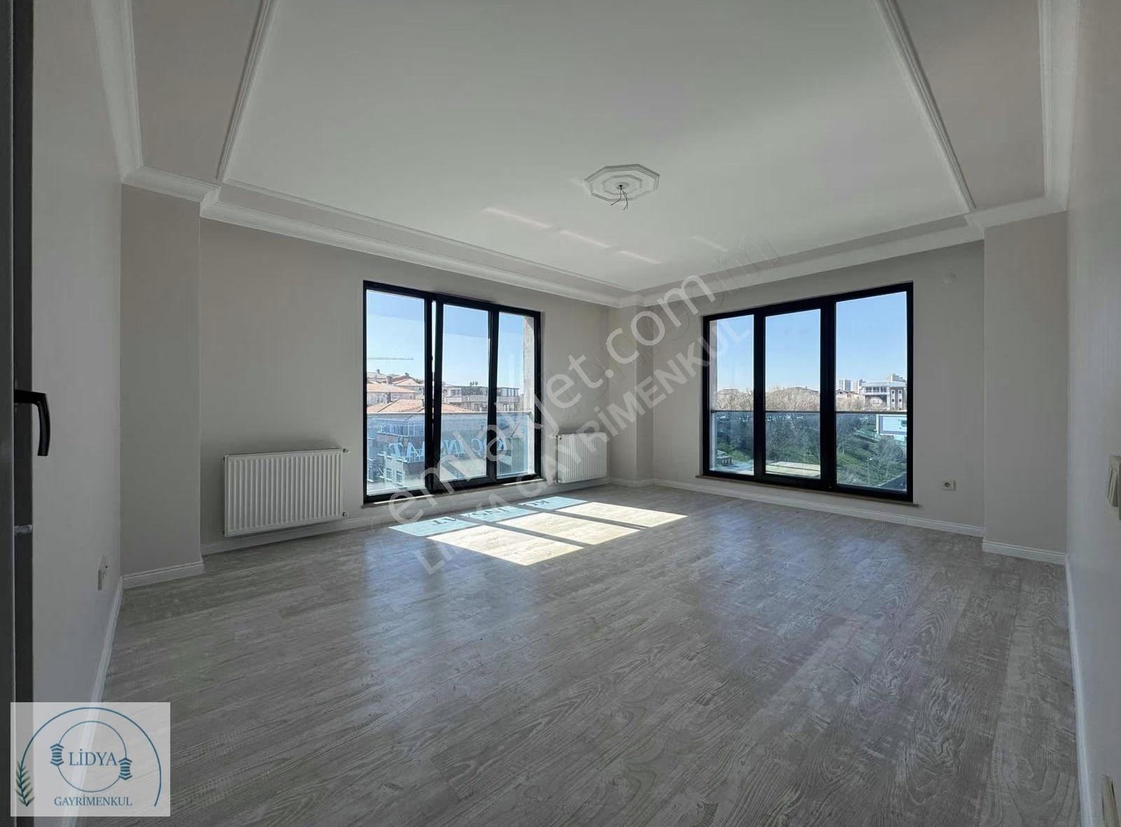 Kayışdağı Mh. Butik Site İçerisinde Otoparklı Boş Manzaralı 2+1 - Görsel 2