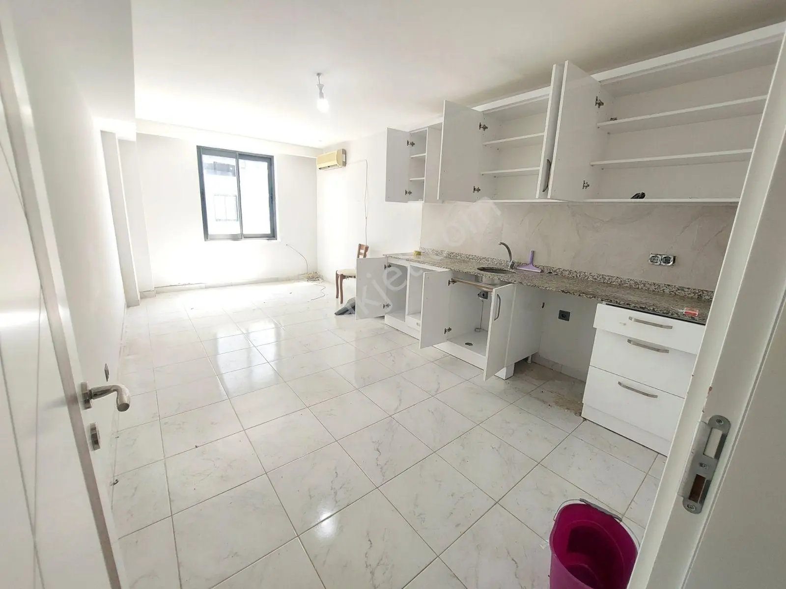 Alanya Oba Çarşamba Bölgesinde Kiralık 1+1 Daire - Görsel 2