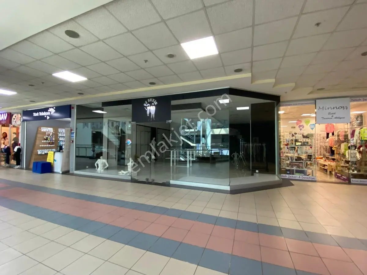 Beylikdüzü E 5 Cepheli Beylicium Avm De 50m2