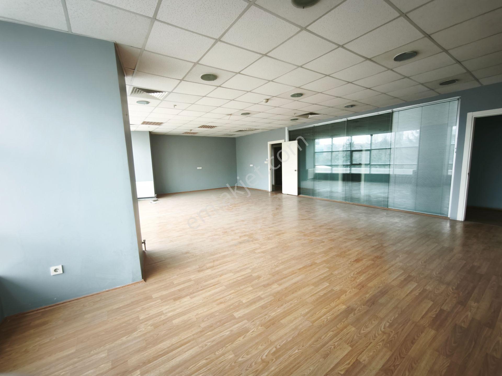 Basın Ekspres Üzerinde Prestijli Plaza'da 1000 M2 Kiralık Ofis - Görsel 6