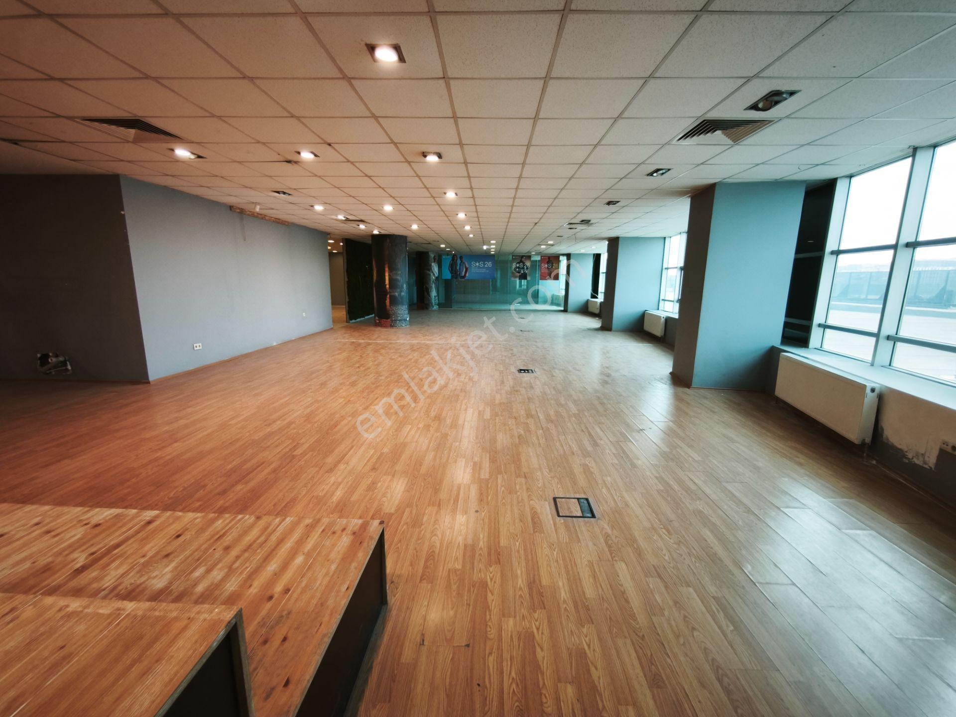 Basın Ekspres Üzerinde Prestijli Plaza'da 1000 M2 Kiralık Ofis - Görsel 23